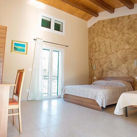 Zio Tonino Bed and Breakfast Termoli Rum bild