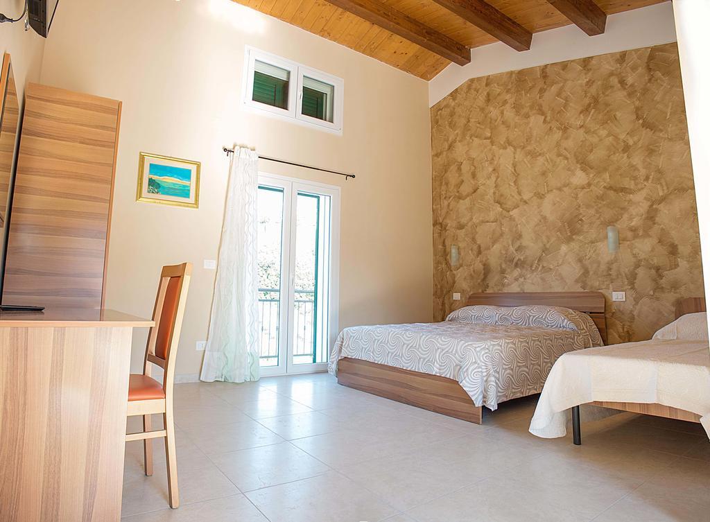 Zio Tonino Bed and Breakfast Termoli Rum bild